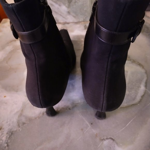 Stuart Weitzman Womens Pointed Toe Short Boots Black Size 8.5 AA - Picture 3 of 7